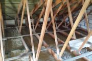 izolacja stropu drewnianego od góry pianka poliuretanową
