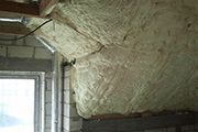 izolacja dachu pianką poliuretanową otwartokomórkowa łuków